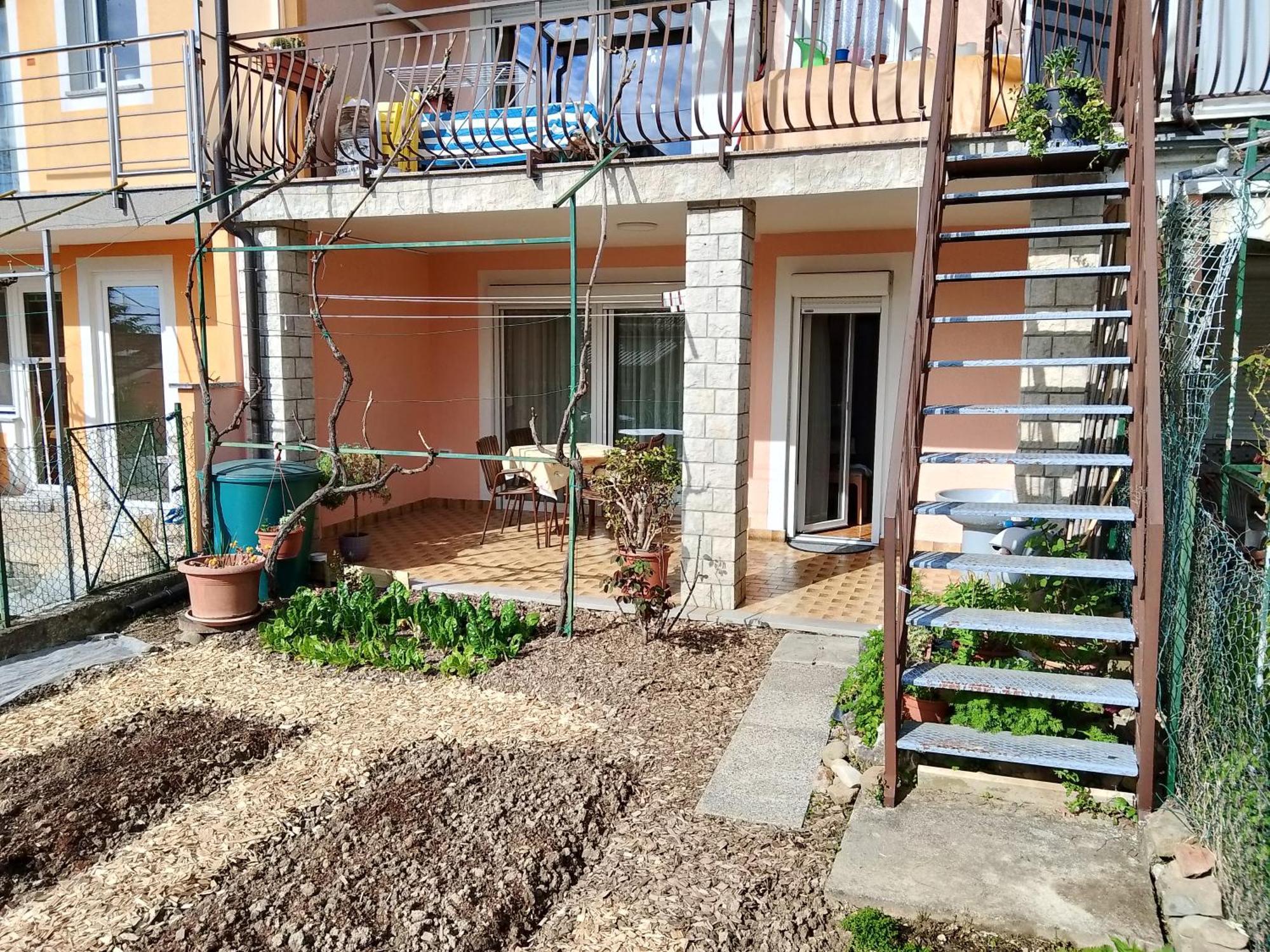 Apartment M&r